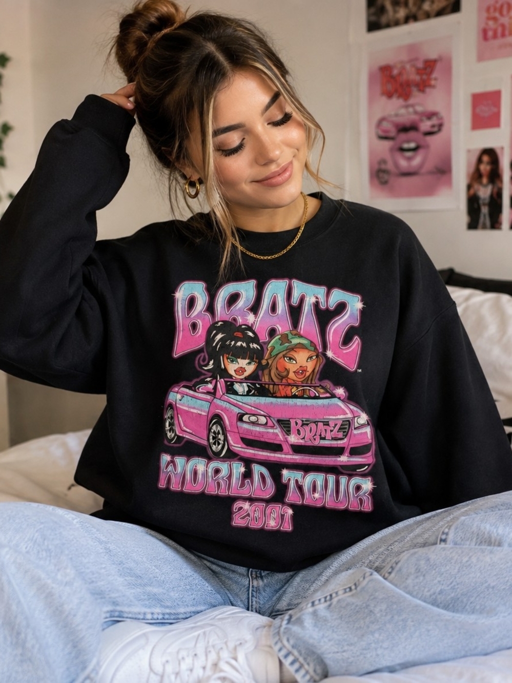 Bratz World Tour 2001 Graphic Crewneck Sweatshirt Black XL Y2K
